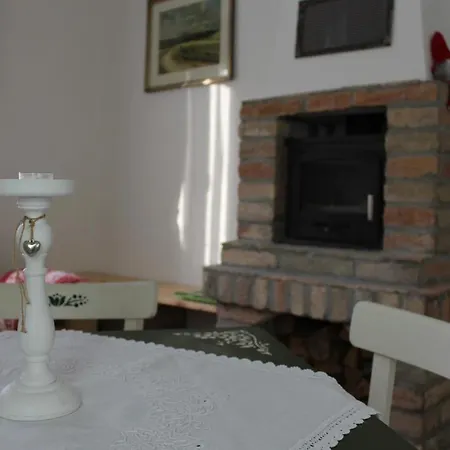 Patricia Pihenohaz * Alsonana
