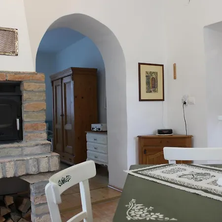 Patricia Pihenohaz Apartment Alsonana