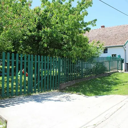 Patricia Pihenohaz Apartment